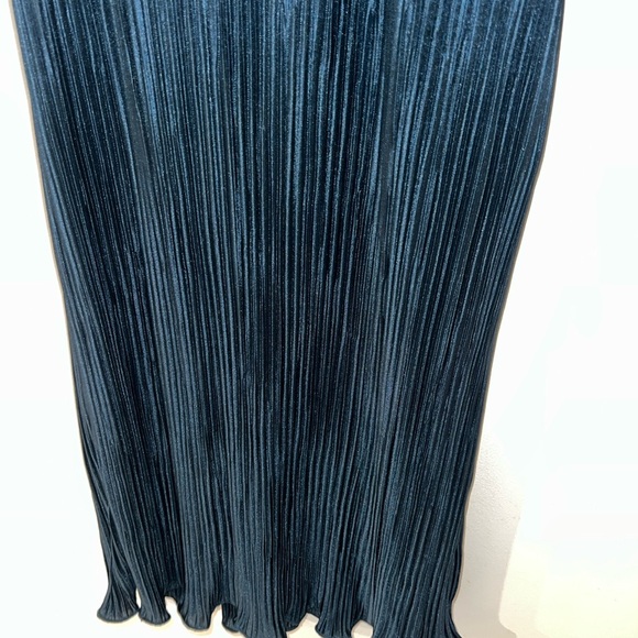 Gilli Blue Pleated Dress. NWT - Picture 3 of 7